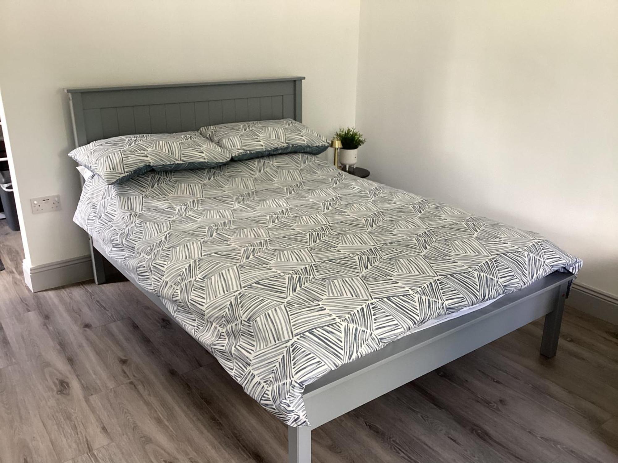 Studio Apartment To Rent มัลลิงการ์ ภายนอก รูปภาพ